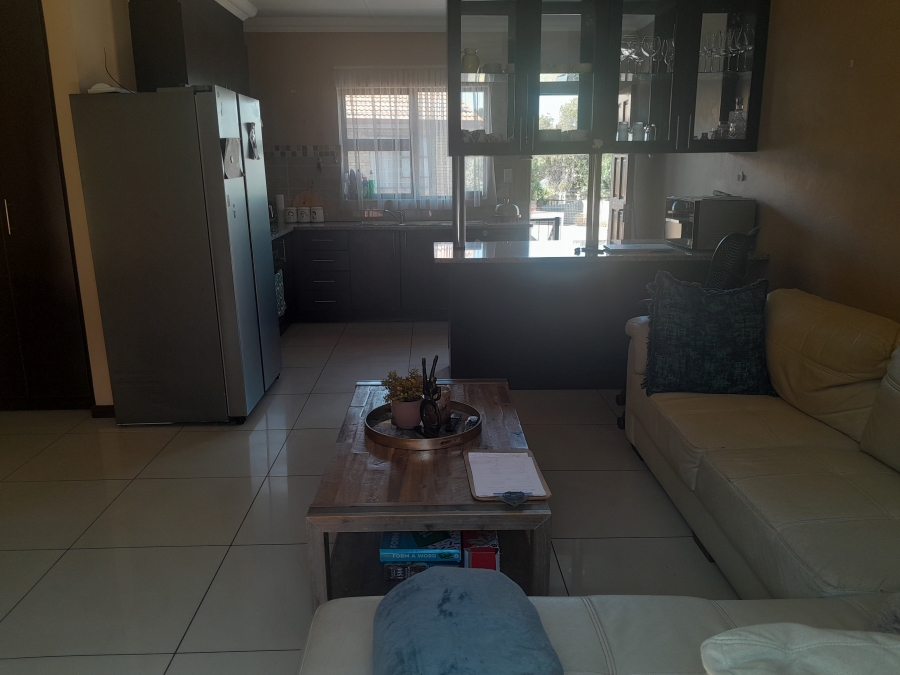 To Let 2 Bedroom Property for Rent in Brackendowns Gauteng