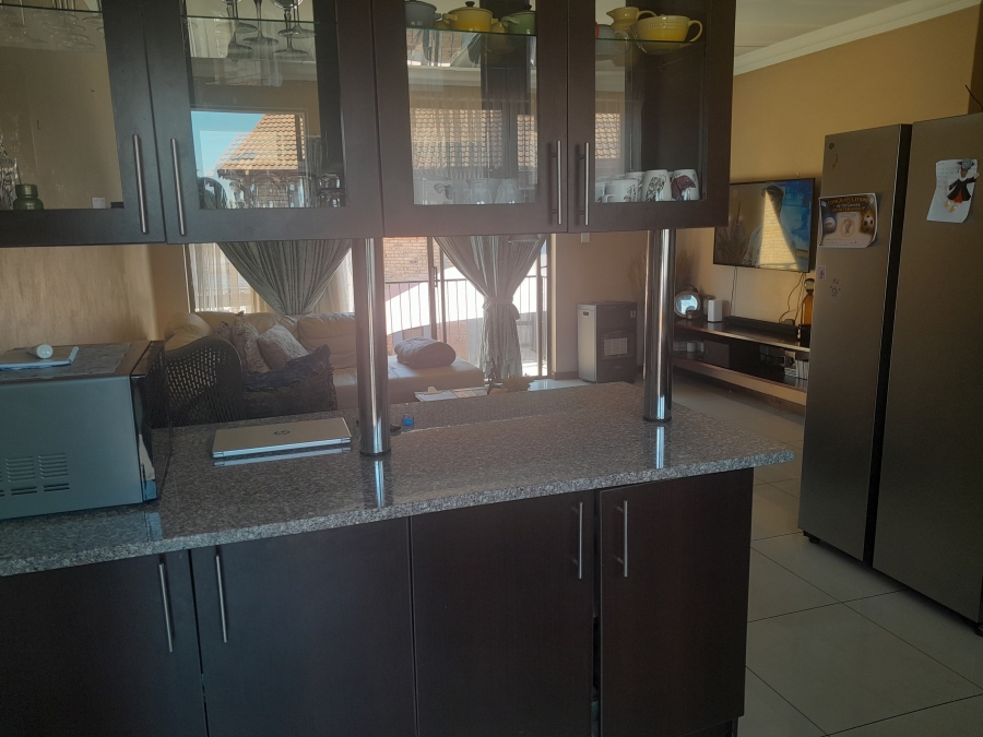 To Let 2 Bedroom Property for Rent in Brackendowns Gauteng