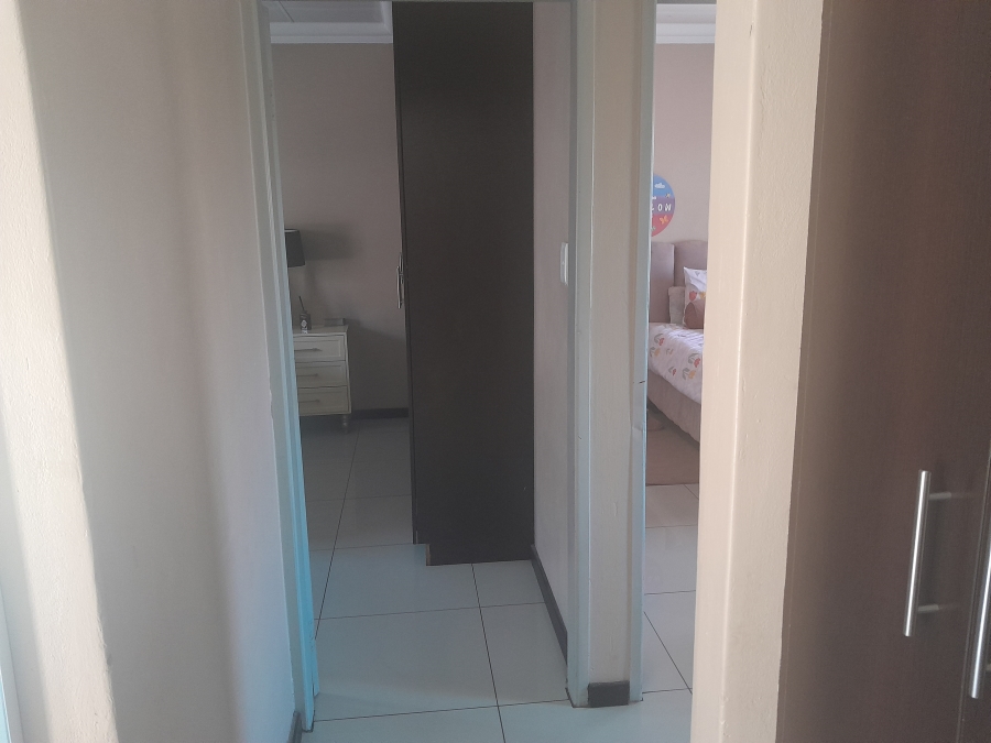 To Let 2 Bedroom Property for Rent in Brackendowns Gauteng