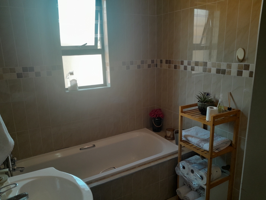 To Let 2 Bedroom Property for Rent in Brackendowns Gauteng