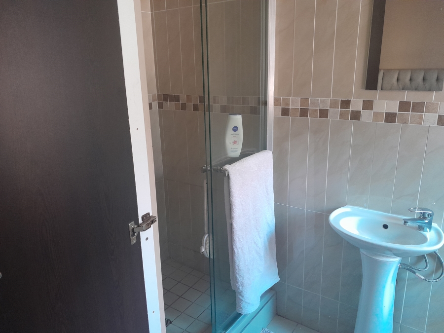 To Let 2 Bedroom Property for Rent in Brackendowns Gauteng