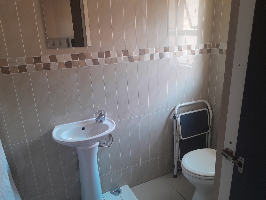 To Let 2 Bedroom Property for Rent in Brackendowns Gauteng
