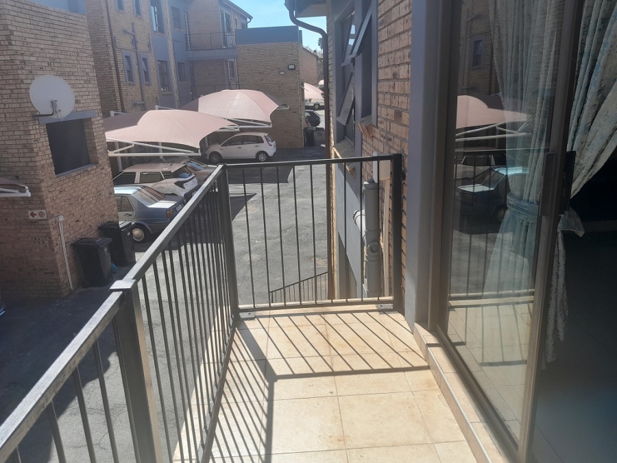 To Let 2 Bedroom Property for Rent in Brackendowns Gauteng