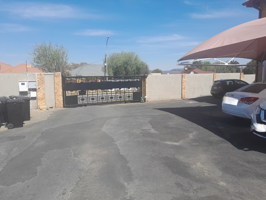 To Let 2 Bedroom Property for Rent in Brackendowns Gauteng