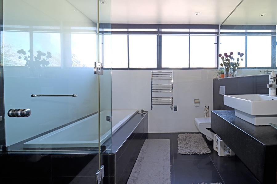 4 Bedroom Property for Sale in Greenstone Hill Gauteng