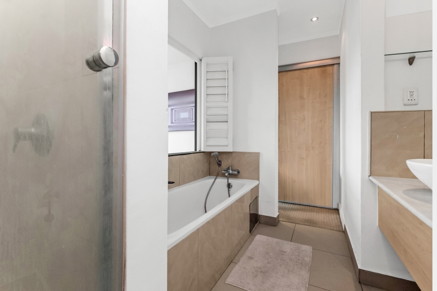 To Let 2 Bedroom Property for Rent in Sandown Gauteng