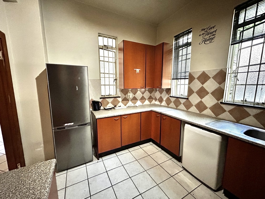 To Let 2 Bedroom Property for Rent in Houghton Estate Gauteng