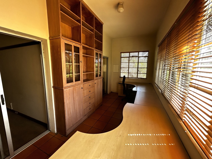To Let 2 Bedroom Property for Rent in Houghton Estate Gauteng