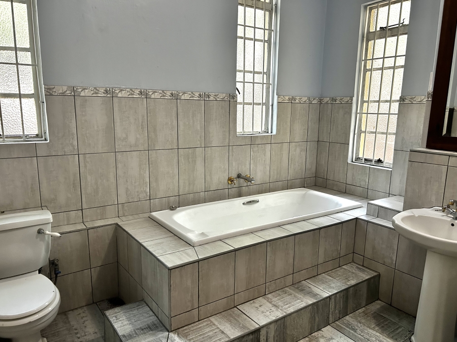To Let 2 Bedroom Property for Rent in Houghton Estate Gauteng