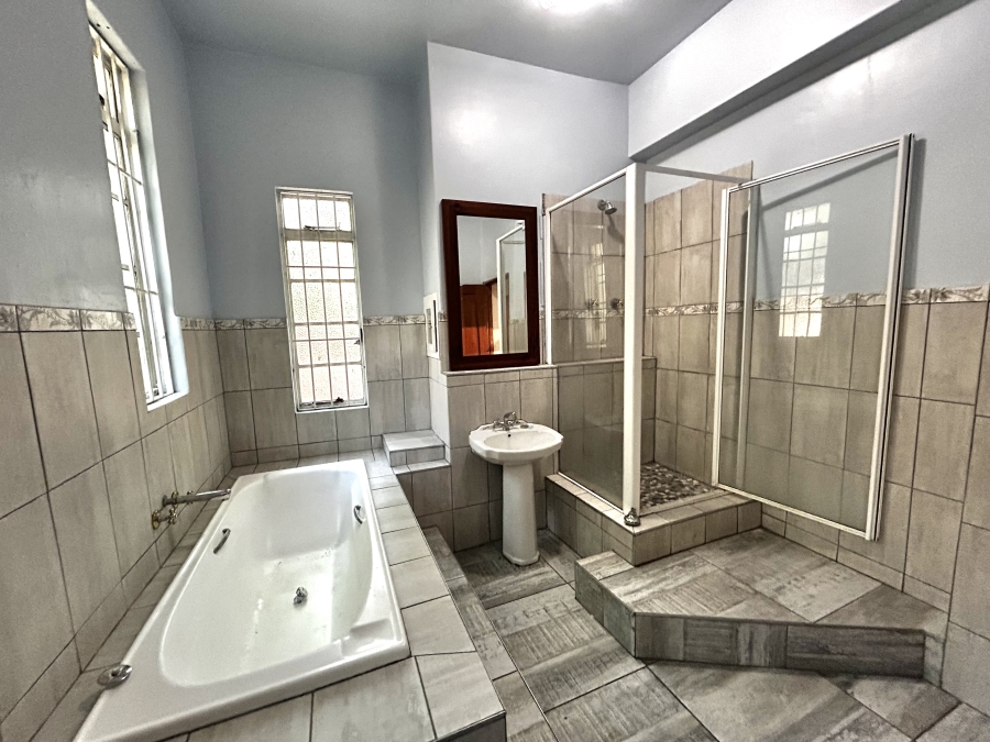 To Let 2 Bedroom Property for Rent in Houghton Estate Gauteng