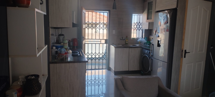 To Let 3 Bedroom Property for Rent in Glenway Estate Gauteng