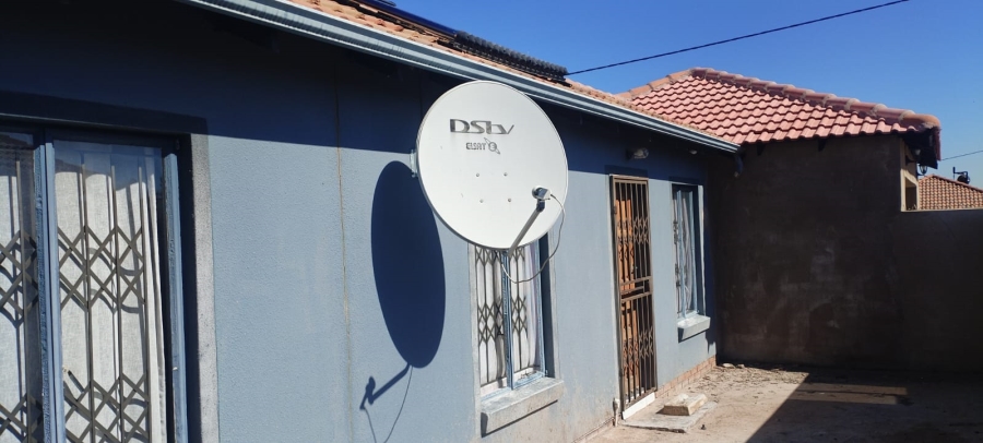 To Let 3 Bedroom Property for Rent in Glenway Estate Gauteng