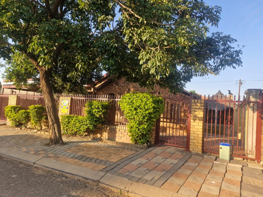3 Bedroom Property for Sale in Mahube Valley Gauteng