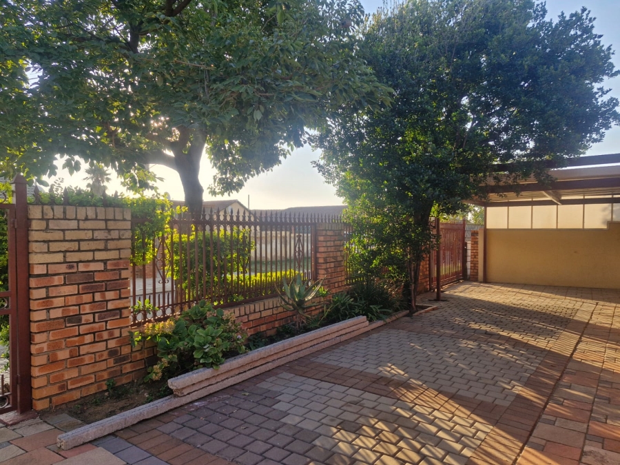 3 Bedroom Property for Sale in Mahube Valley Gauteng