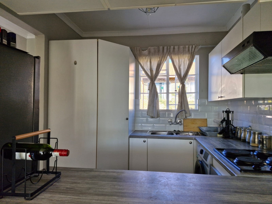 To Let 2 Bedroom Property for Rent in Faerie Glen Gauteng