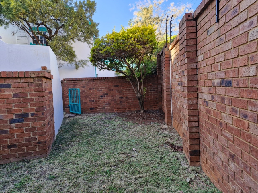 To Let 2 Bedroom Property for Rent in Faerie Glen Gauteng