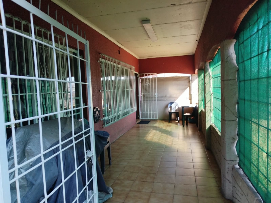 3 Bedroom Property for Sale in Rhodesfield Gauteng