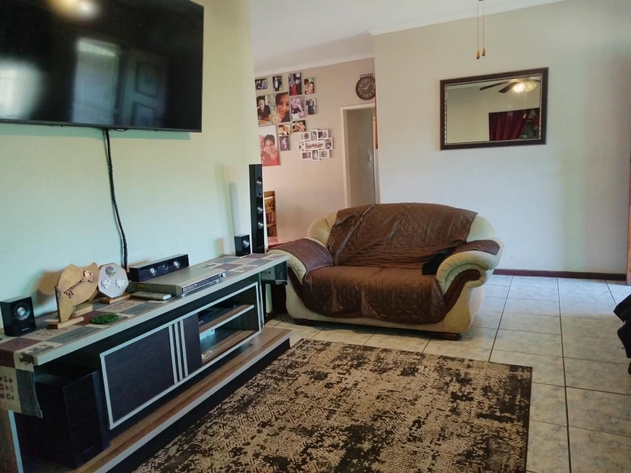 3 Bedroom Property for Sale in Rhodesfield Gauteng
