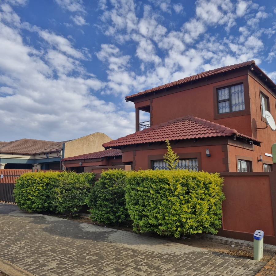 To Let 4 Bedroom Property for Rent in Mahube Valley Gauteng