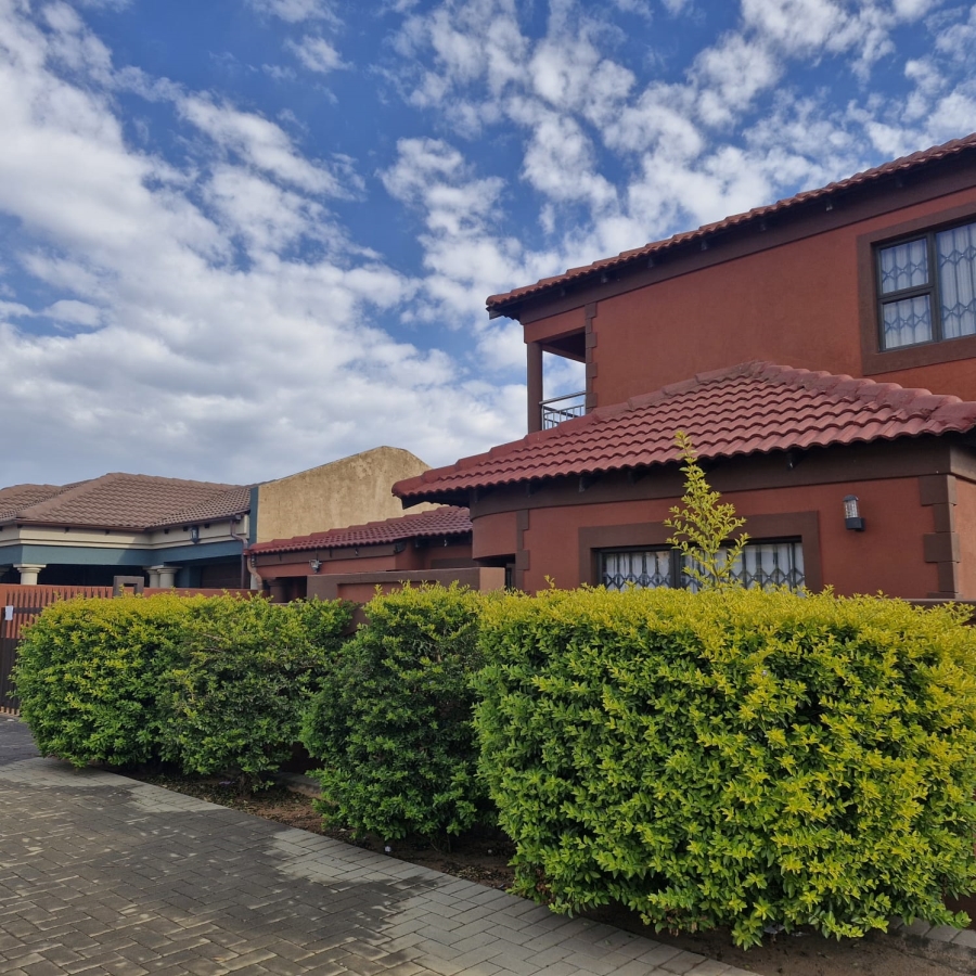 To Let 4 Bedroom Property for Rent in Mahube Valley Gauteng