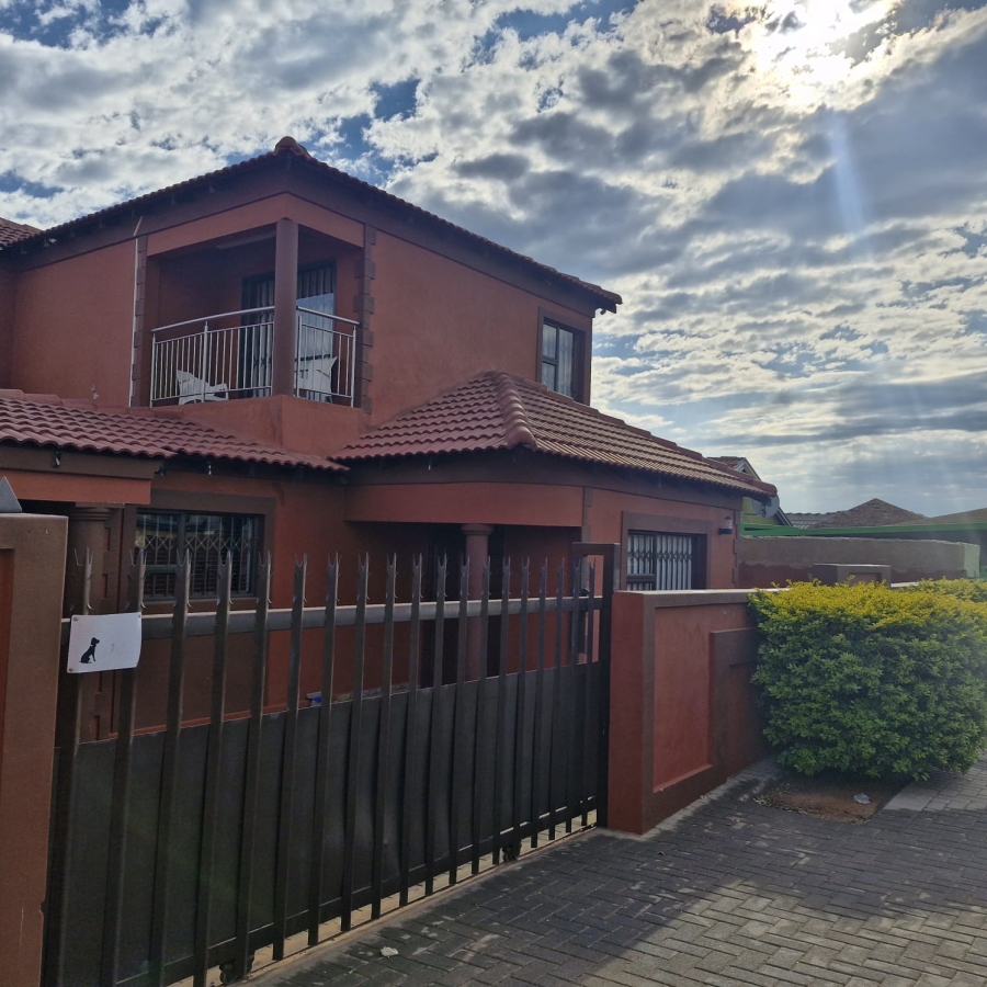 To Let 4 Bedroom Property for Rent in Mahube Valley Gauteng