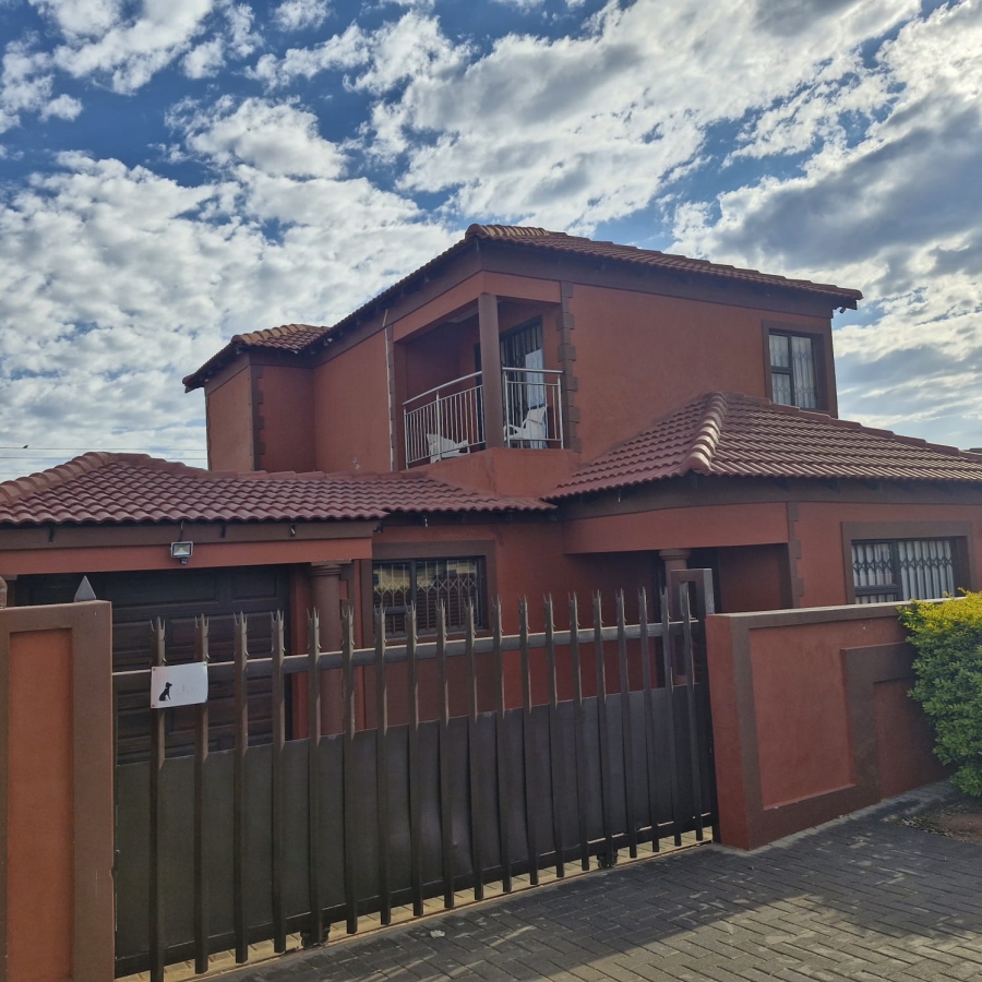 To Let 4 Bedroom Property for Rent in Mahube Valley Gauteng