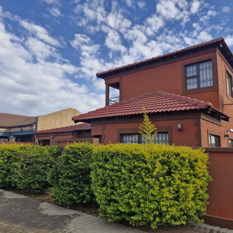 To Let 4 Bedroom Property for Rent in Mahube Valley Gauteng