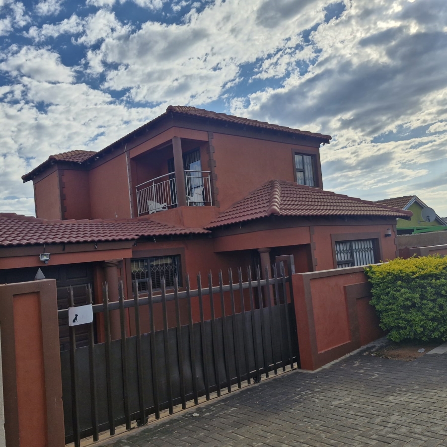 To Let 4 Bedroom Property for Rent in Mahube Valley Gauteng
