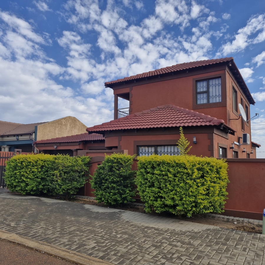 To Let 4 Bedroom Property for Rent in Mahube Valley Gauteng