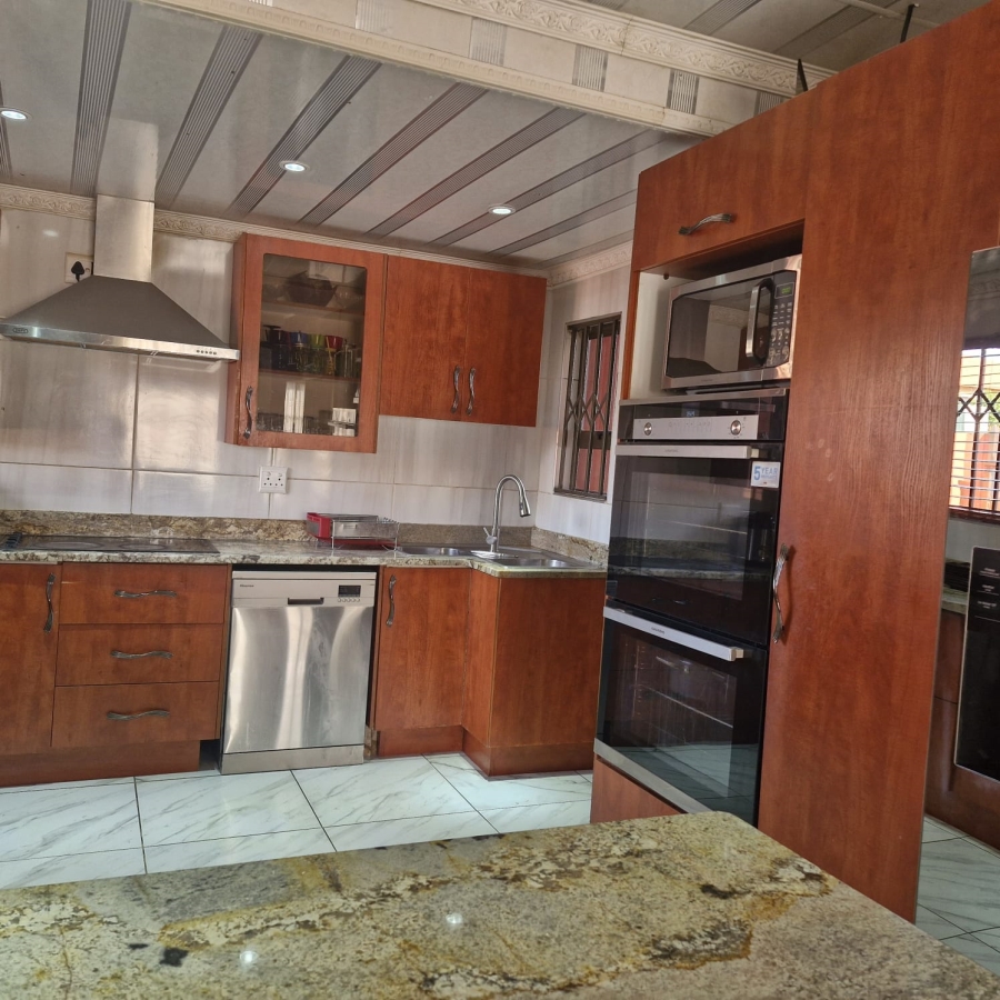 To Let 4 Bedroom Property for Rent in Mahube Valley Gauteng