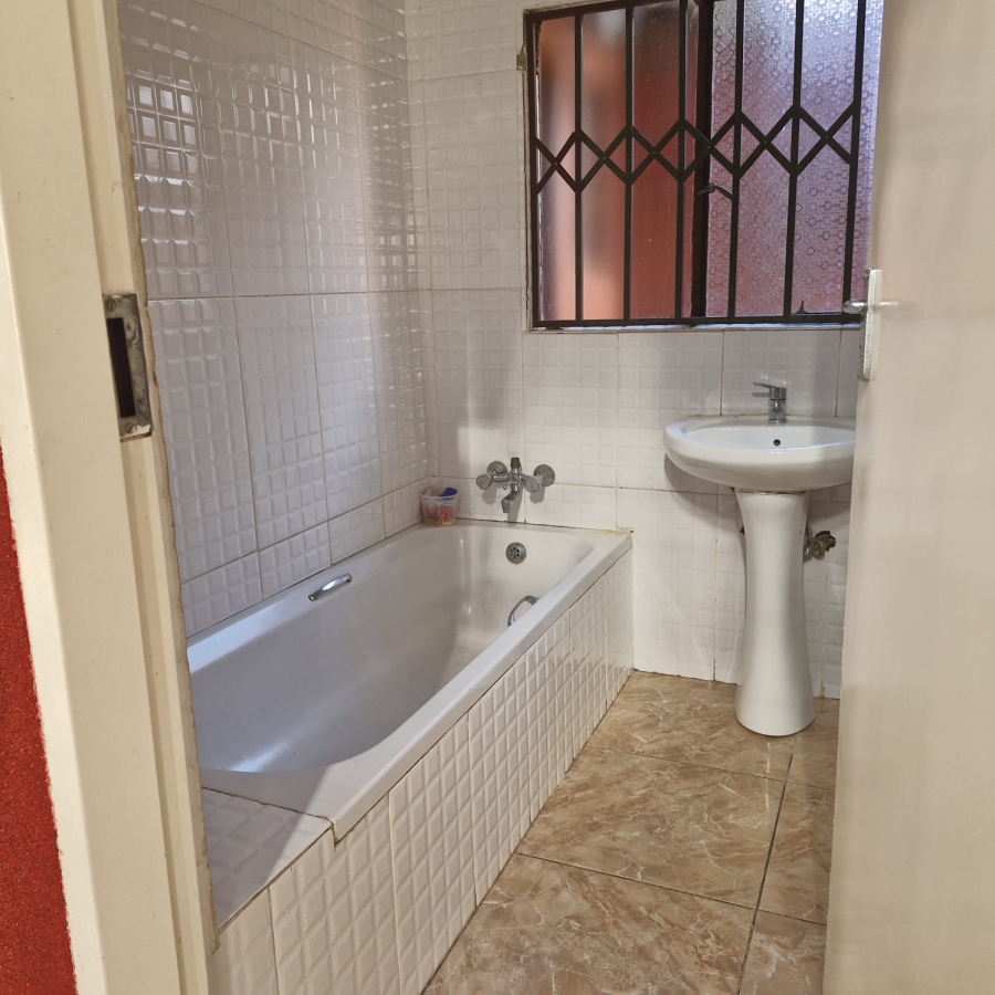 To Let 4 Bedroom Property for Rent in Mahube Valley Gauteng