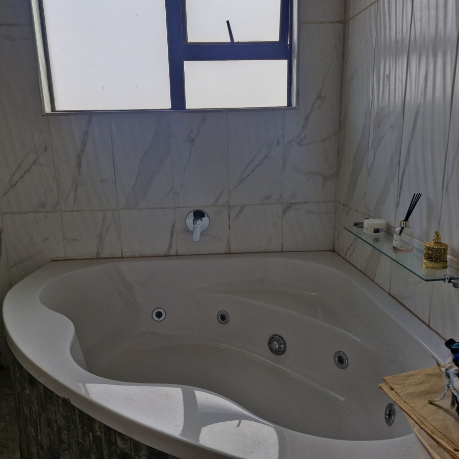 To Let 4 Bedroom Property for Rent in Mahube Valley Gauteng