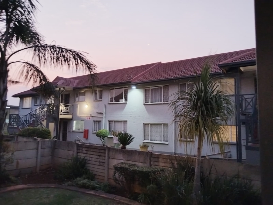 2 Bedroom Property for Sale in Glen Marais Gauteng