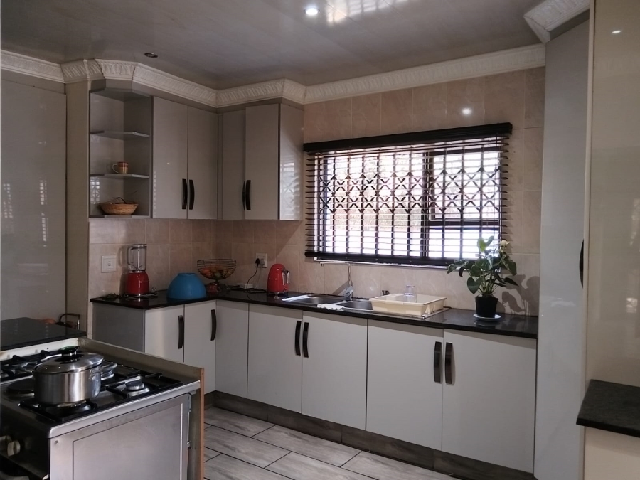 To Let 3 Bedroom Property for Rent in Birch Acres Gauteng
