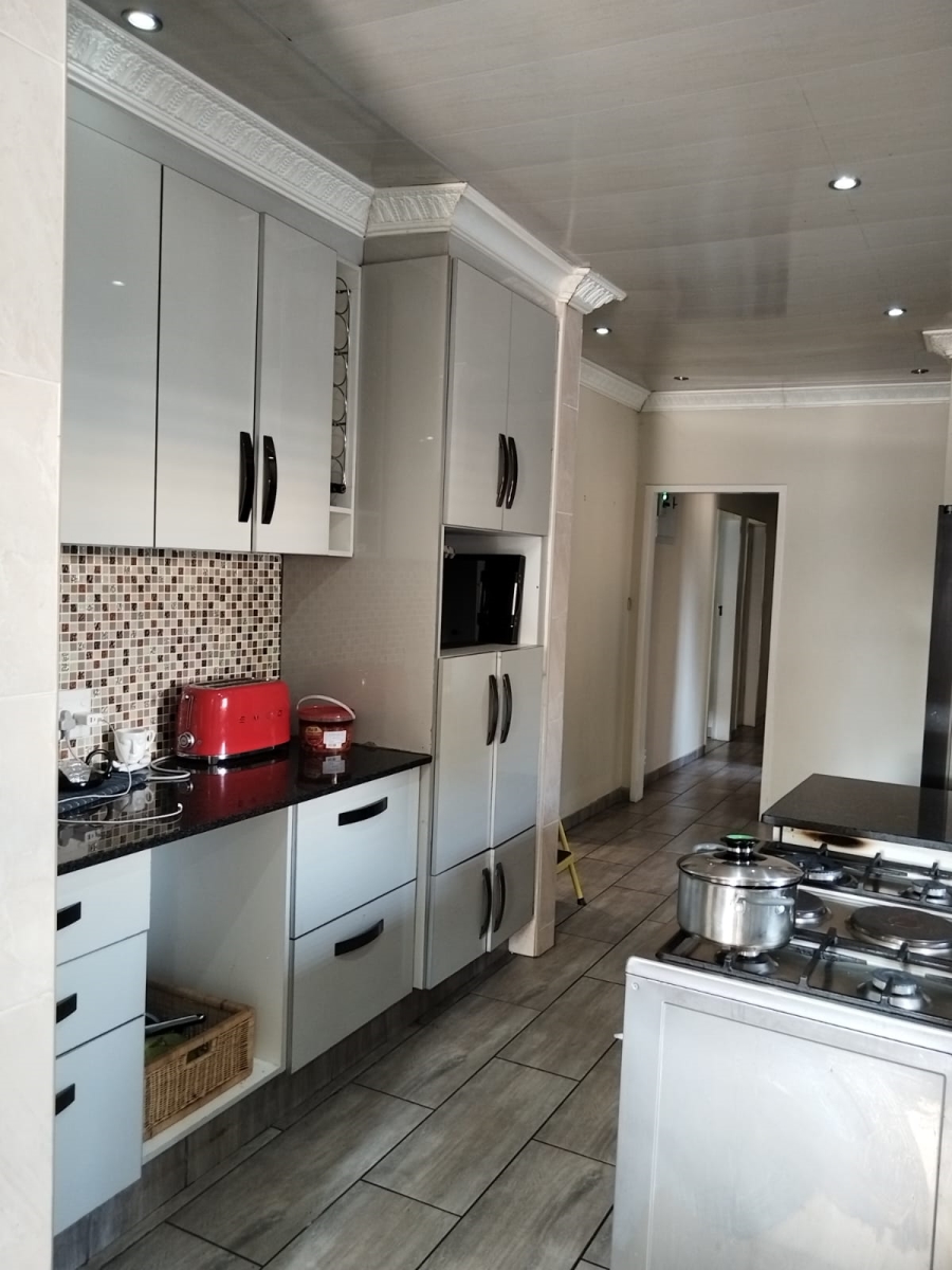 To Let 3 Bedroom Property for Rent in Birch Acres Gauteng