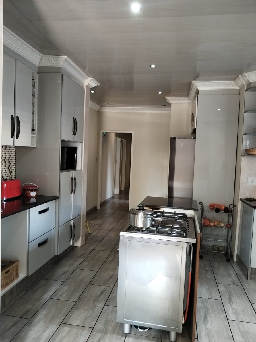To Let 3 Bedroom Property for Rent in Birch Acres Gauteng
