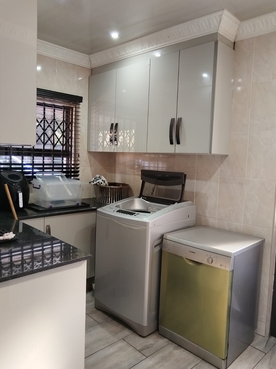 To Let 3 Bedroom Property for Rent in Birch Acres Gauteng