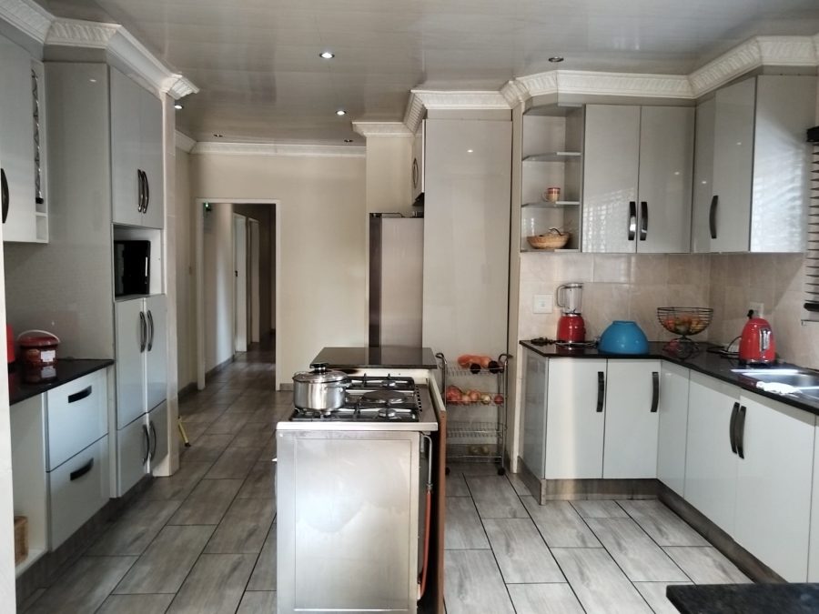 To Let 3 Bedroom Property for Rent in Birch Acres Gauteng