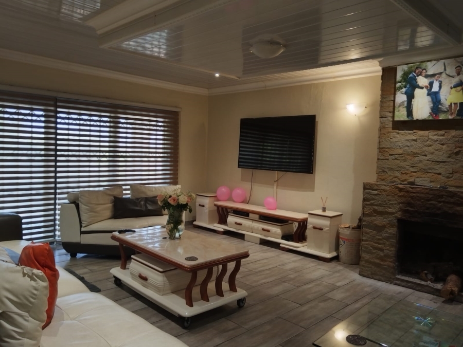 To Let 3 Bedroom Property for Rent in Birch Acres Gauteng