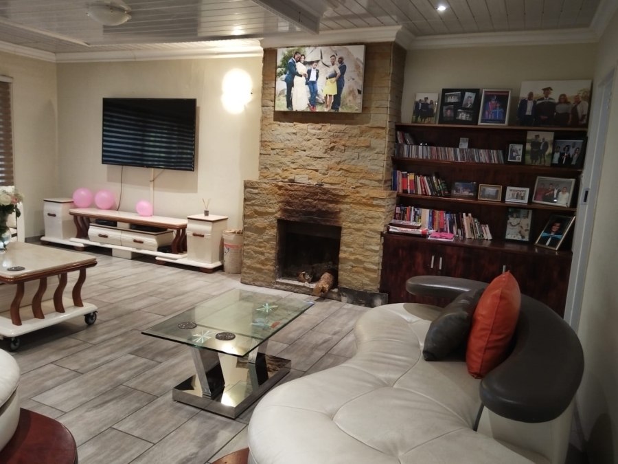 To Let 3 Bedroom Property for Rent in Birch Acres Gauteng