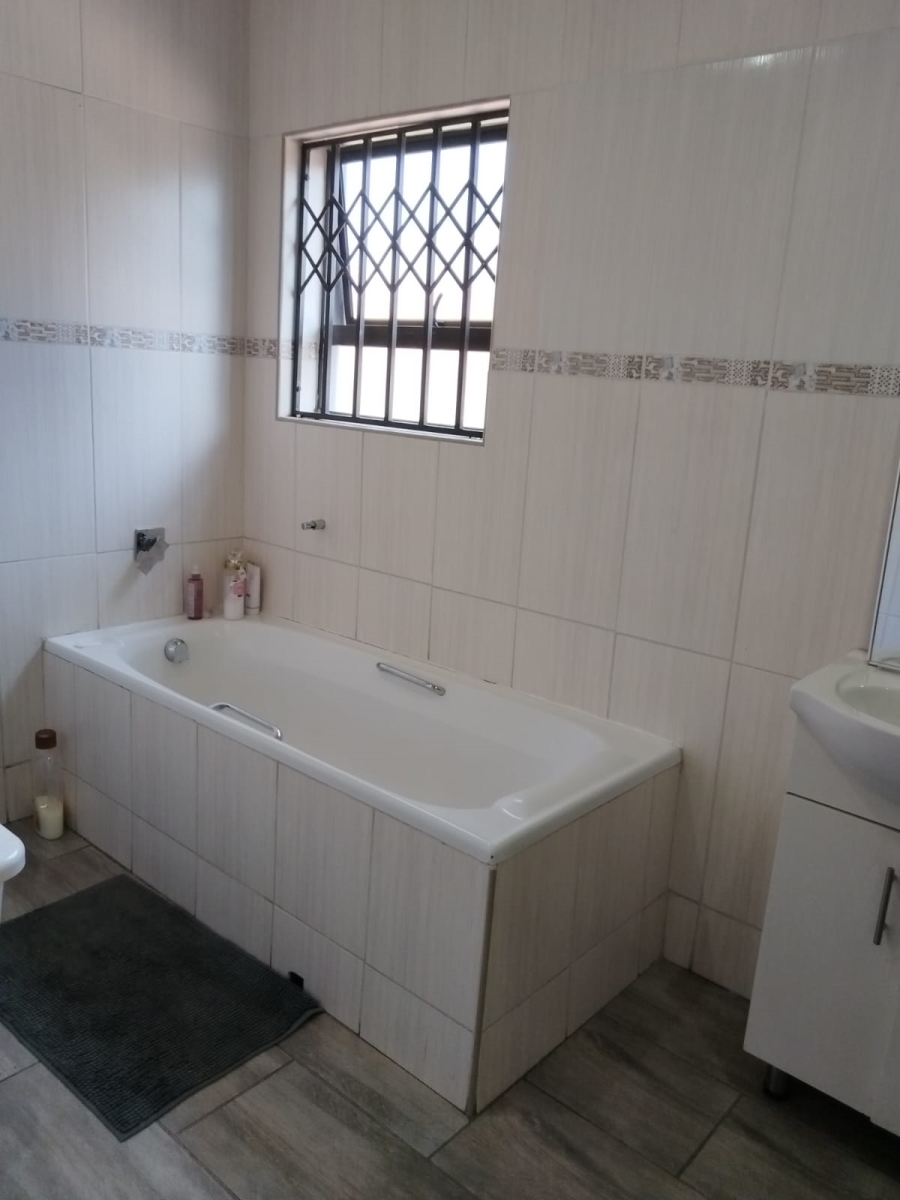 To Let 3 Bedroom Property for Rent in Birch Acres Gauteng