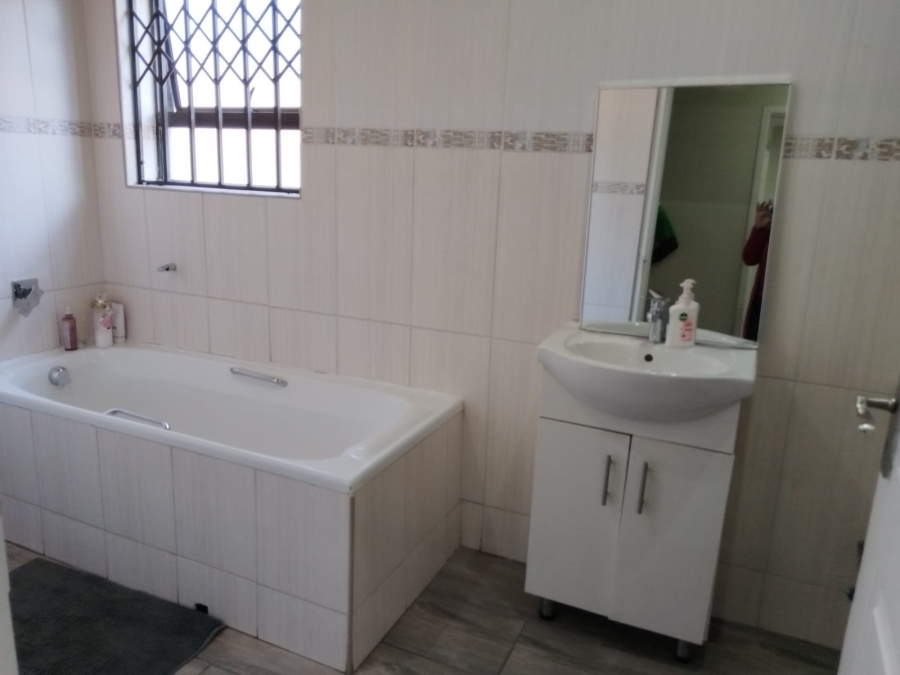 To Let 3 Bedroom Property for Rent in Birch Acres Gauteng