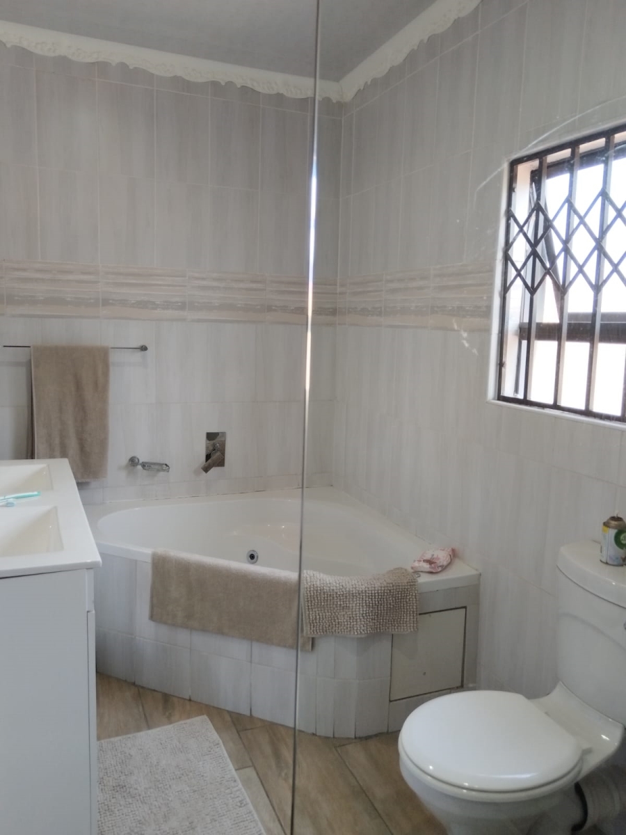 To Let 3 Bedroom Property for Rent in Birch Acres Gauteng