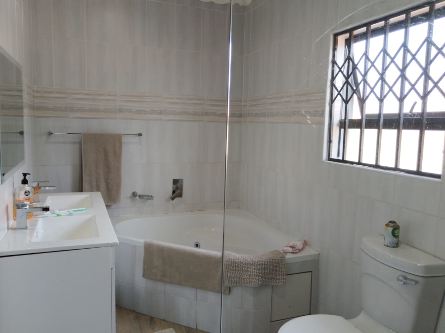 To Let 3 Bedroom Property for Rent in Birch Acres Gauteng