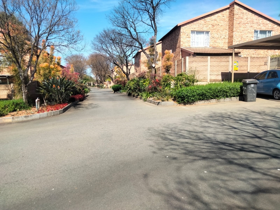 2 Bedroom Property for Sale in Sonneglans Gauteng