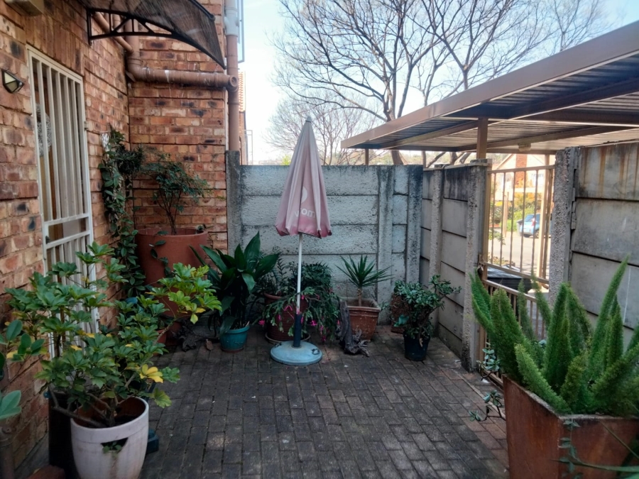 2 Bedroom Property for Sale in Sonneglans Gauteng