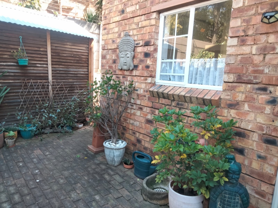 2 Bedroom Property for Sale in Sonneglans Gauteng
