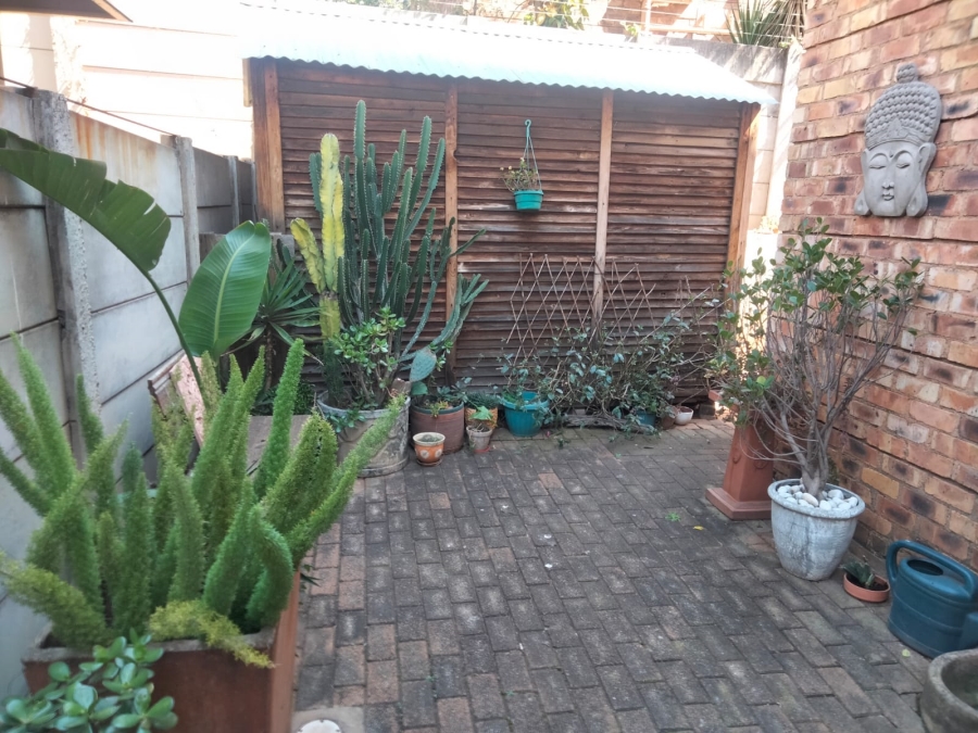 2 Bedroom Property for Sale in Sonneglans Gauteng