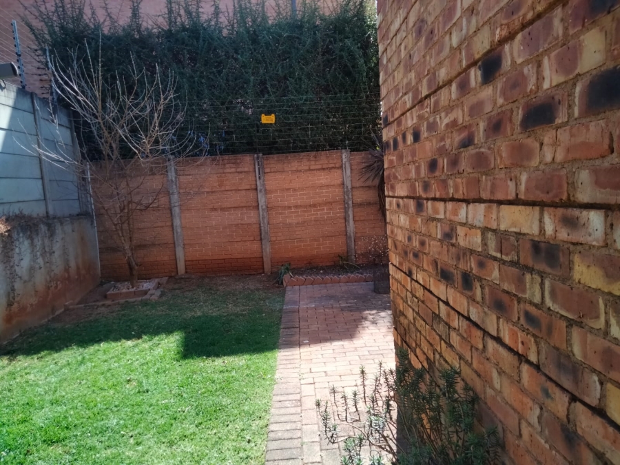 2 Bedroom Property for Sale in Sonneglans Gauteng