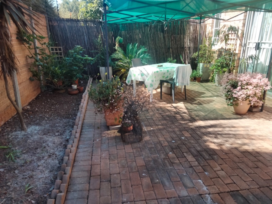 2 Bedroom Property for Sale in Sonneglans Gauteng